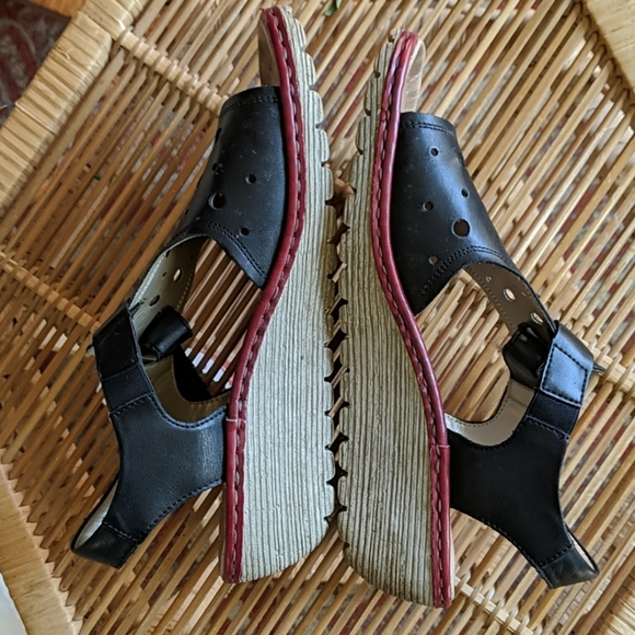 EUC Remonte by Rieker navy T-Strap perforated leather wedge sandals 39 / 8.5 - Picture 4 of 8